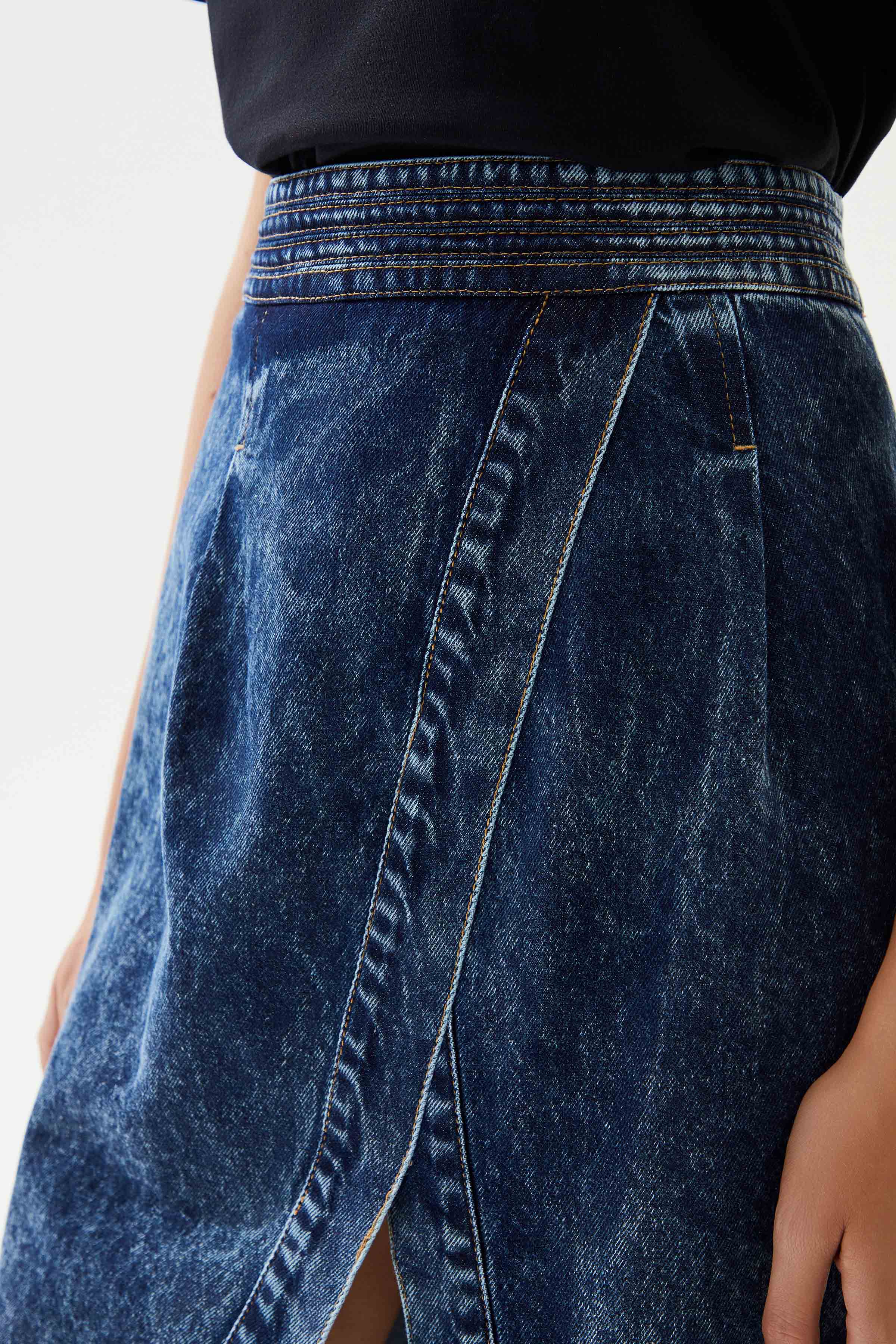 Kadın Asimetrik Yırtmaçlı Denim Etek